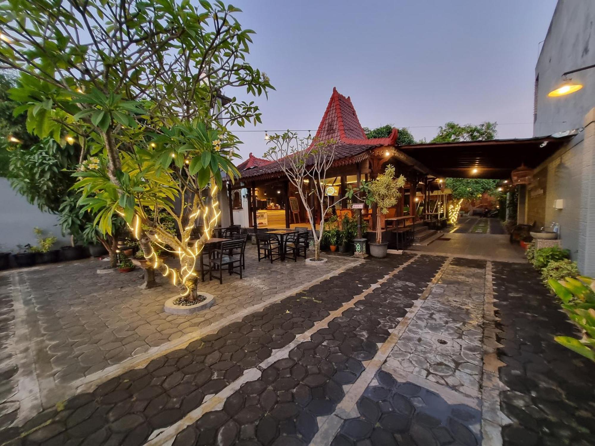 Omah Nayan Hotel Maguwo Екстериор снимка